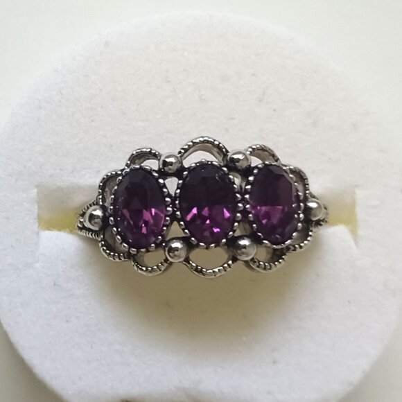 Vintage Avon Amethyst and Silver Tone Ring Size 6.5 to 7.0 has Adjusting Prongs - Picture 3 of 6